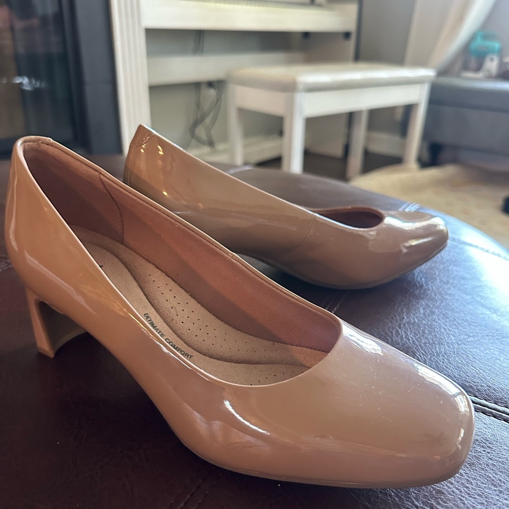Clarks kyndall Iris pump size 7.5 Wide